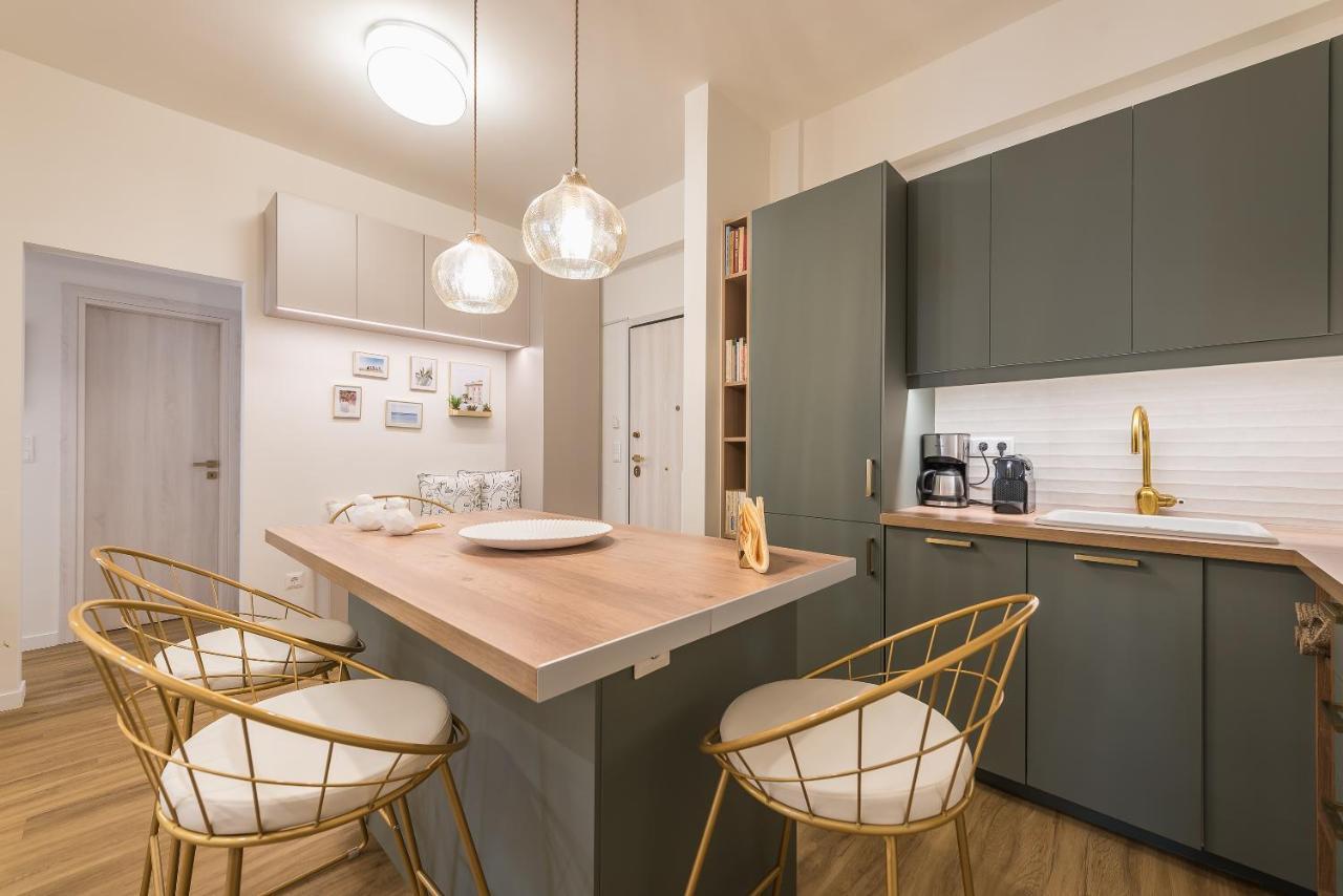 Chic And Comfort Home In Central Афины Экстерьер фото